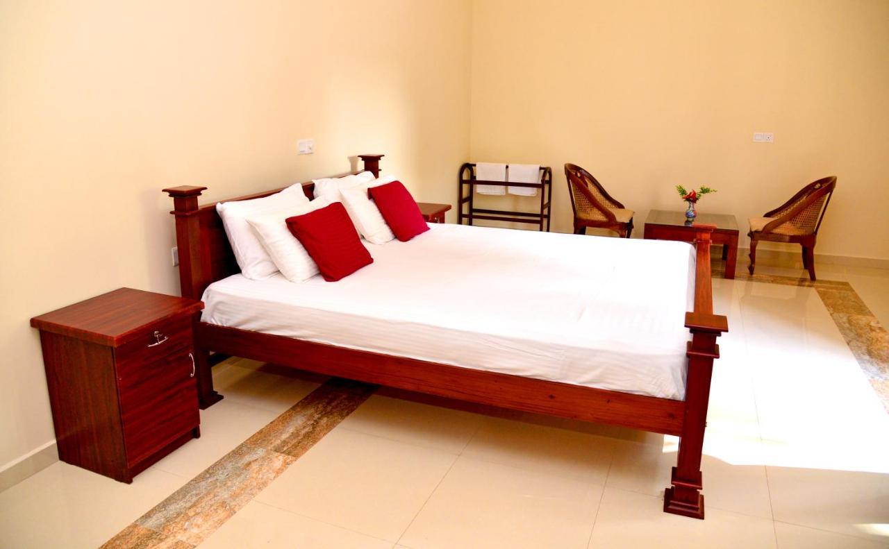 Little Villa Hotel วัดดูวา ภายนอก รูปภาพ
